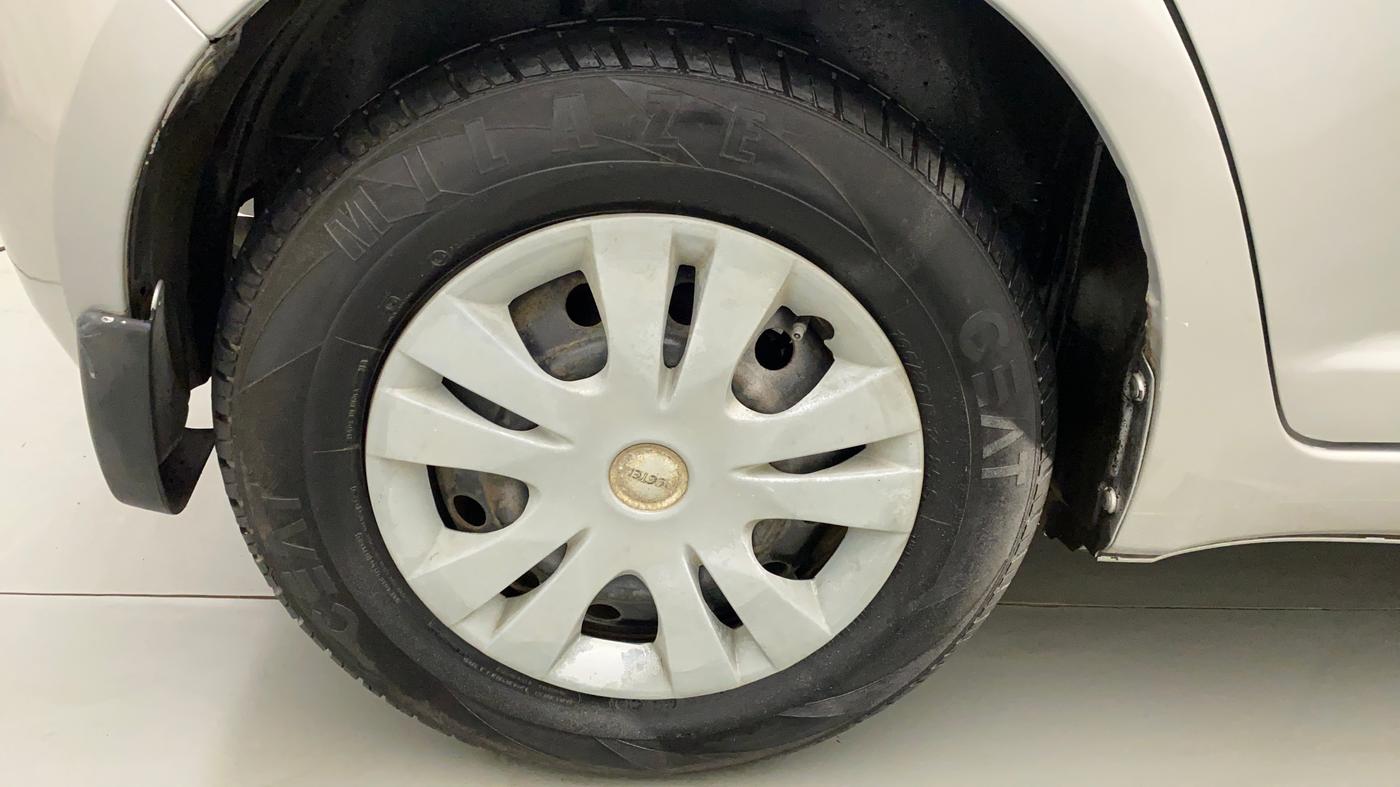 2010 Maruti Swift VXI, Petrol, Manual, 85,547 km, Right Rear Wheel