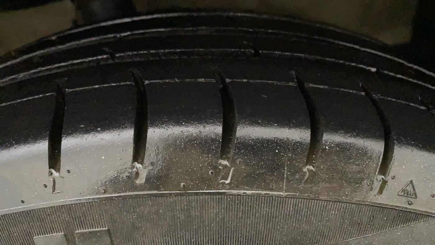 2010 Maruti Swift VXI, Petrol, Manual, 85,547 km, Left Front Tyre Tread