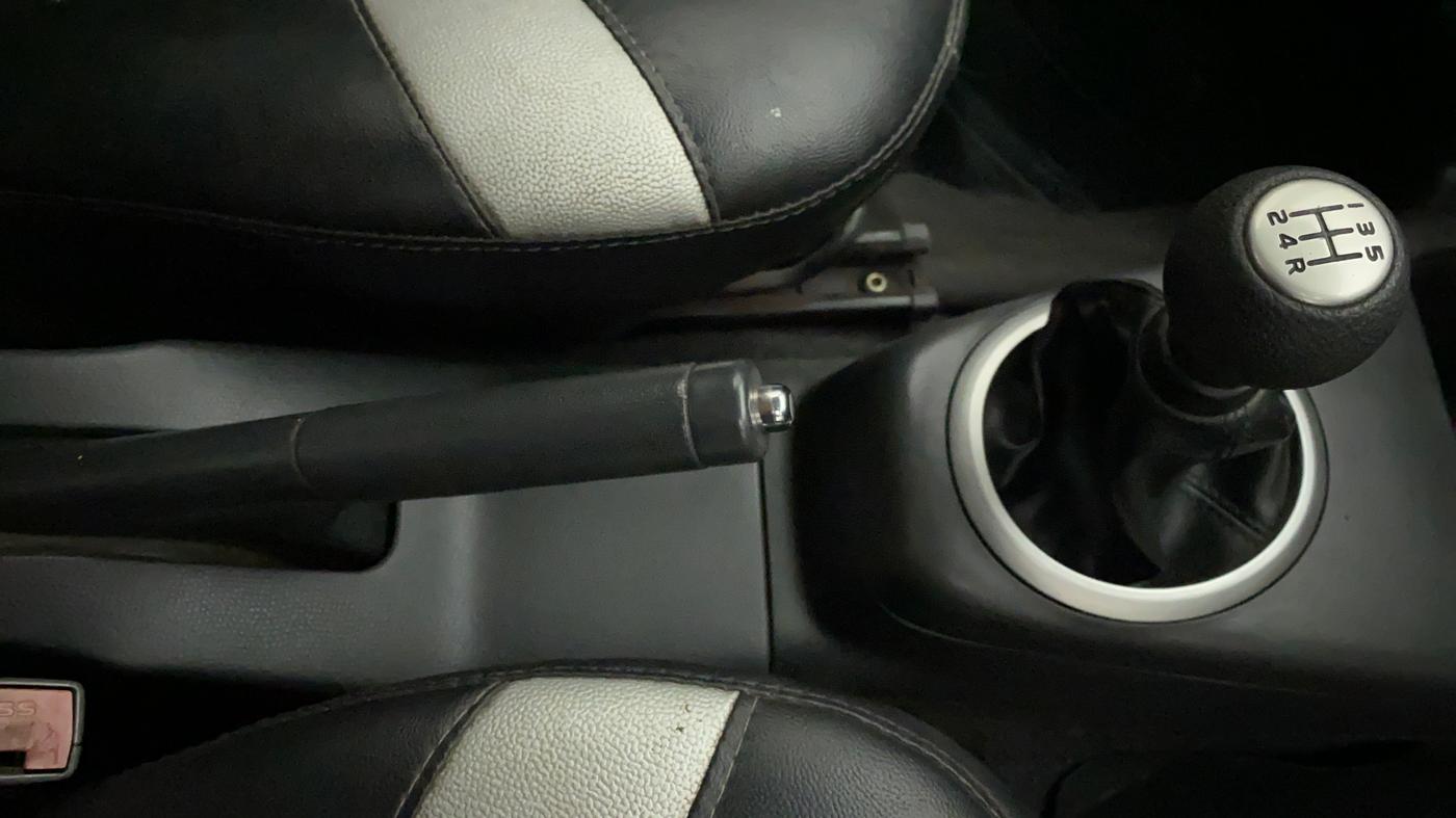 2010 Maruti Swift VXI, Petrol, Manual, 85,547 km, Gear Lever