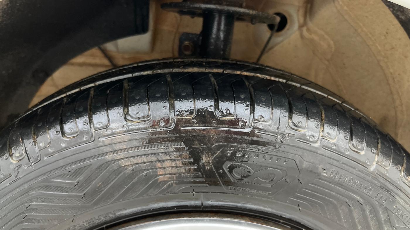 2020 Maruti Swift VXI, Petrol, Manual, 50,495 km, Left Front Tyre Tread