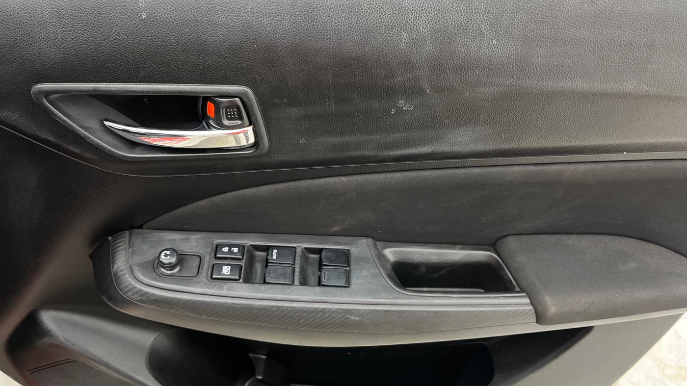 2020 Maruti Swift VXI, Petrol, Manual, 50,495 km, Driver Side Door Panels Control