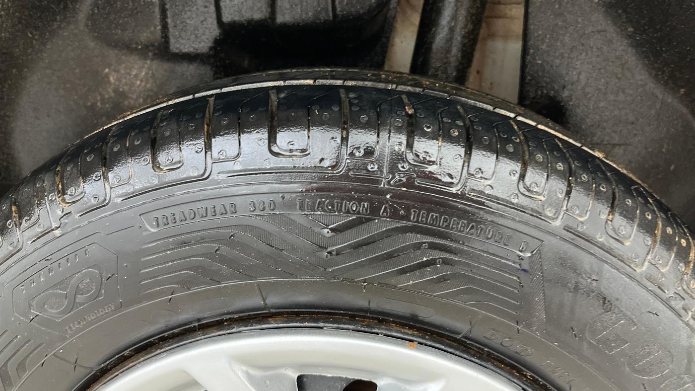 2020 Maruti Swift VXI, Petrol, Manual, 50,495 km, Left Rear Tyre Tread