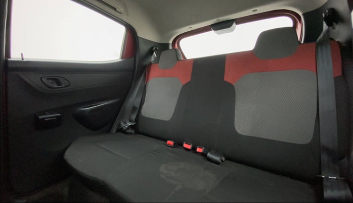2016 Renault Kwid RXT 1.0, Petrol, Manual, 27,985 km, Right Side Rear Door Cabin
