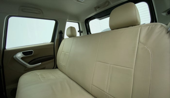 2018 Mahindra TUV300 T8, Diesel, Manual, 26,289 km, Right Side Rear Door Cabin