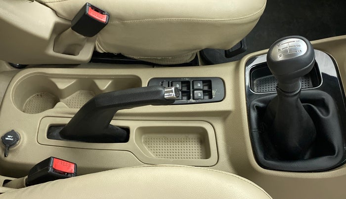 2018 Mahindra TUV300 T8, Diesel, Manual, 26,289 km, Gear Lever