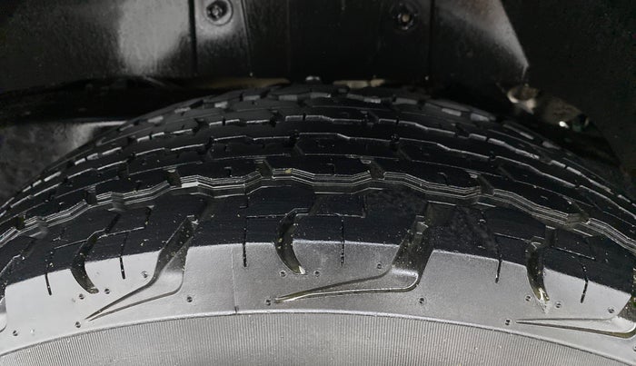 2018 Mahindra TUV300 T8, Diesel, Manual, 26,289 km, Left Rear Tyre Tread