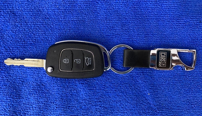 2022 Hyundai VENUE S 1.2, Petrol, Manual, 7,728 km, Key Close Up