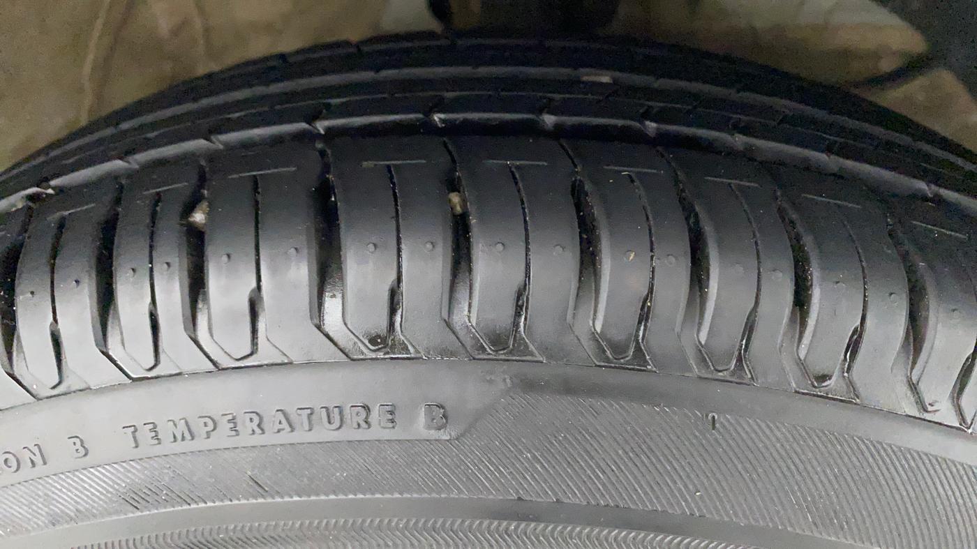 2022 Maruti Swift VXI, Petrol, Manual, 44,295 km, Right Front Tyre Tread