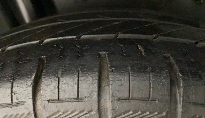 2012 Maruti Swift Dzire VXI, Petrol, Manual, 56,816 km, Right Rear Tyre Tread