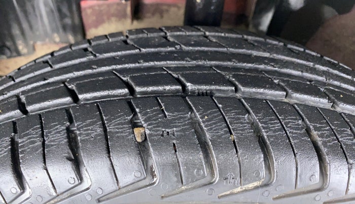 2015 Renault Kwid RXT, Petrol, Manual, 39,341 km, Left Front Tyre Tread