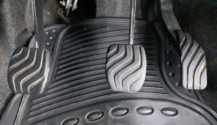 2015 Renault Kwid RXT, Petrol, Manual, 39,341 km, Pedals