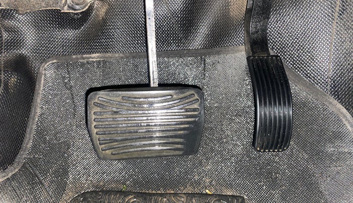 2020 Mahindra XUV500 W7 AT, Diesel, Automatic, 73,825 km, Pedals