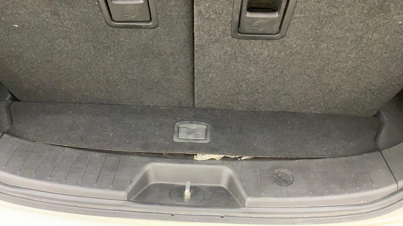 2020 Mahindra XUV500 W7 AT, Diesel, Automatic, 73,918 km, Boot Inside