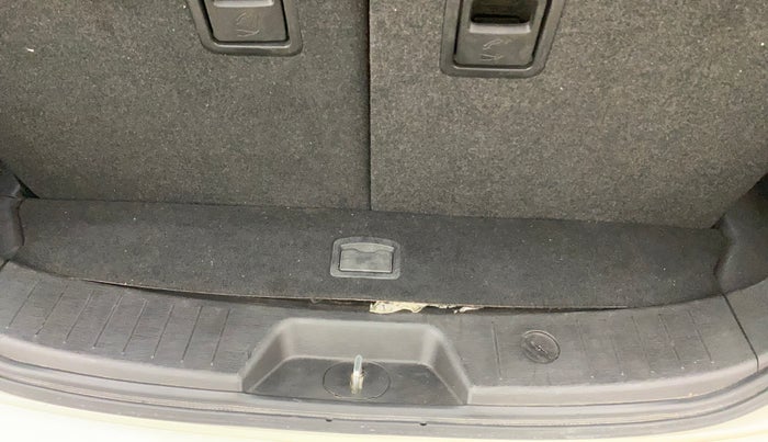 2020 Mahindra XUV500 W7 AT, Diesel, Automatic, 73,825 km, Boot Inside