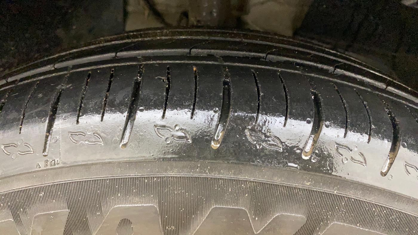 2020 Mahindra XUV500 W7 AT, Diesel, Automatic, 73,918 km, Right Front Tyre Tread