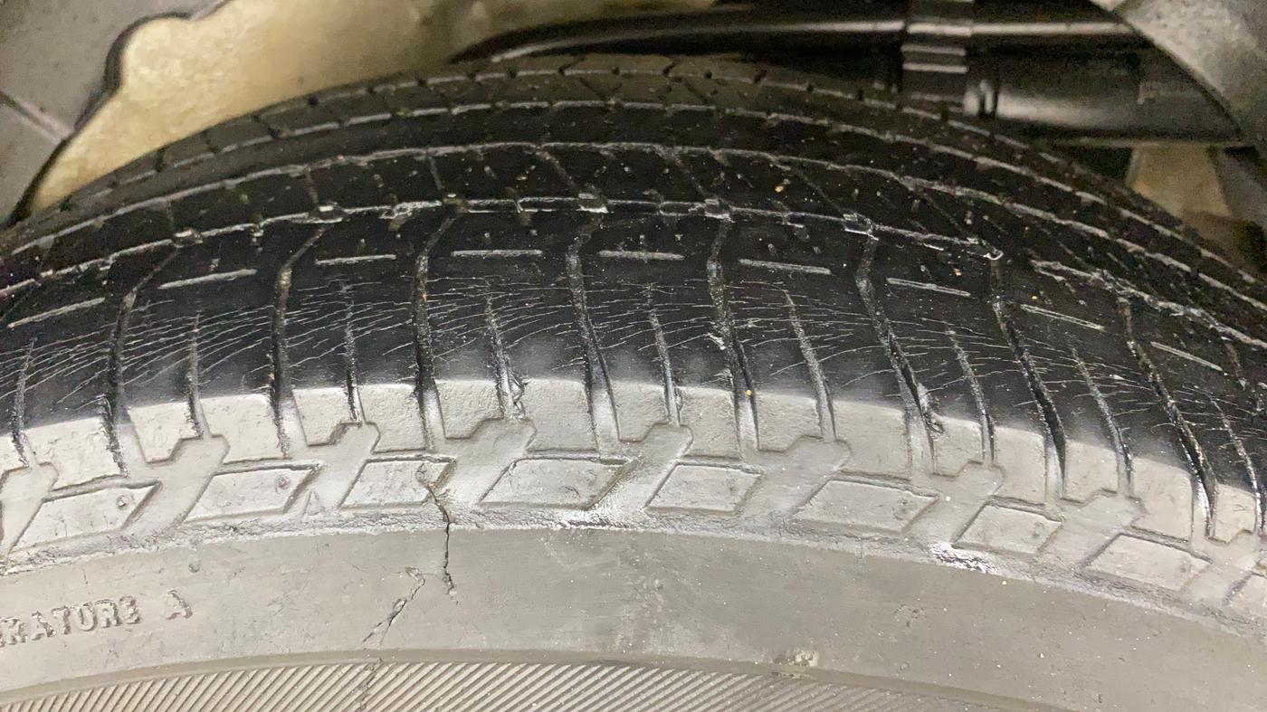 2020 Mahindra XUV500 W7 AT, Diesel, Automatic, 73,918 km, Left Rear Tyre Tread