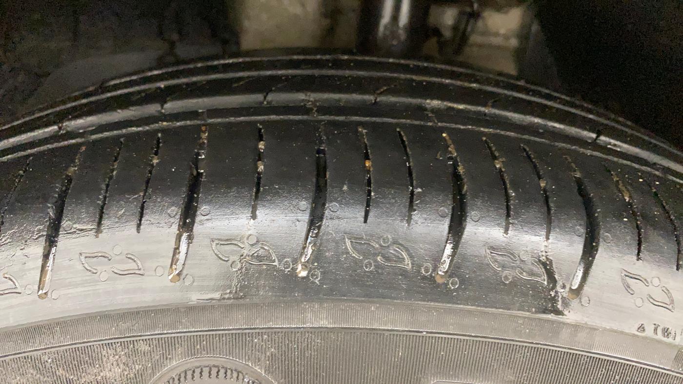 2020 Mahindra XUV500 W7 AT, Diesel, Automatic, 73,918 km, Left Front Tyre Tread