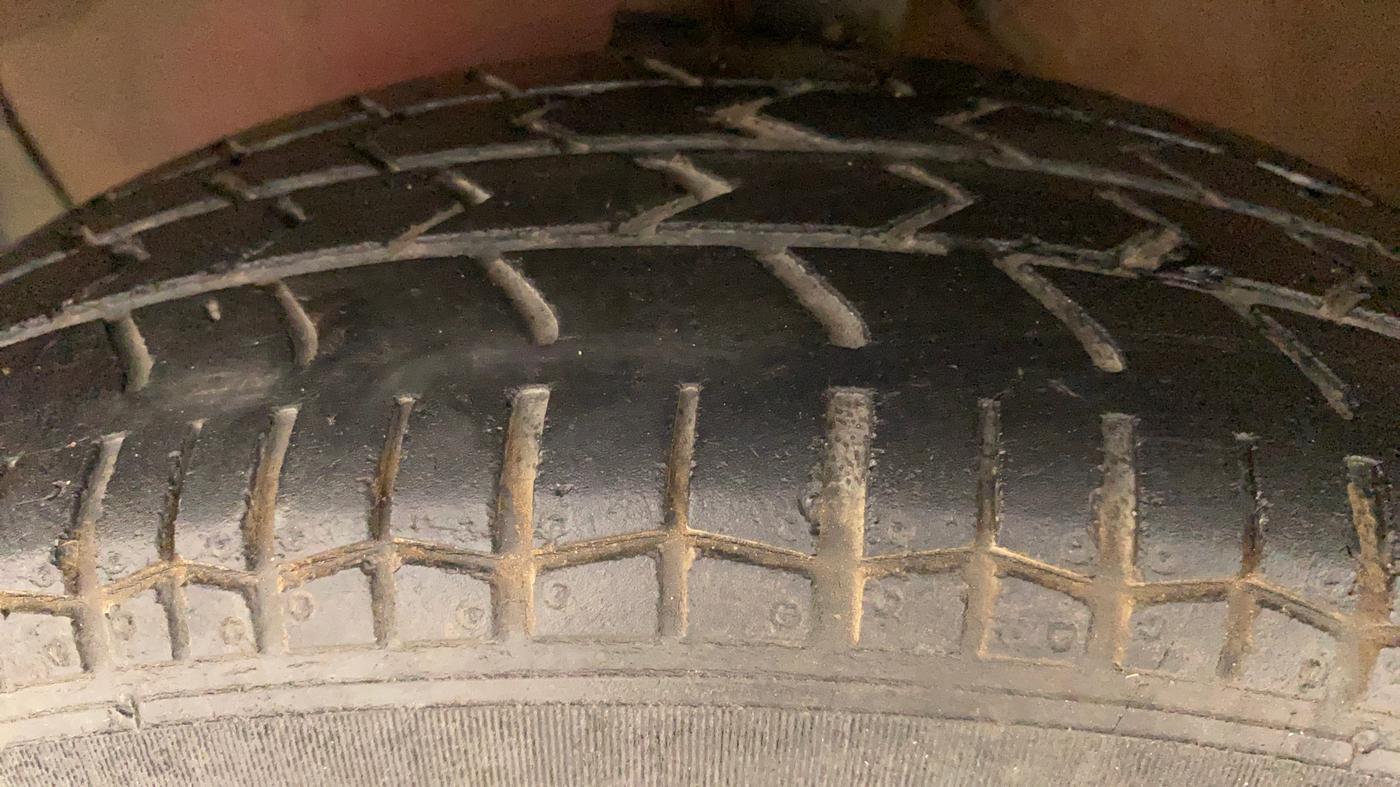 2011 Maruti Swift VXI, Petrol, Manual, 95,333 km, Left Front Tyre Tread