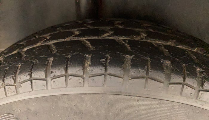 2011 Maruti Swift VXI, Petrol, Manual, 95,333 km, Right Rear Tyre Tread