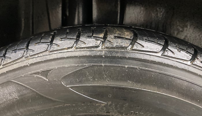 2014 Maruti Ertiga VDI, Diesel, Manual, 94,056 km, Right Rear Tyre Tread