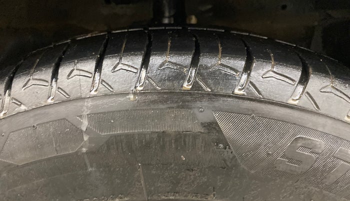 2014 Maruti Ertiga VDI, Diesel, Manual, 94,056 km, Right Front Tyre Tread