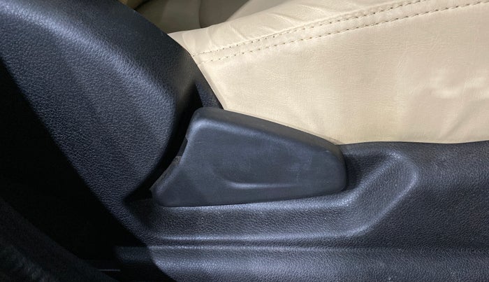 2021 Renault Kwid RXL 1.0 AMT, Petrol, Automatic, 20,240 km, Driver Side Adjustment Panel