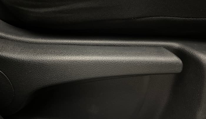 2017 Renault Captur RXT DIESEL, Diesel, Manual, 85,791 km, Driver Side Adjustment Panel