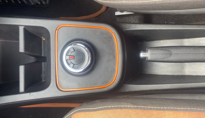 2019 Renault Kwid CLIMBER 1.0 AMT (O), Petrol, Automatic, 36,928 km, Gear Lever