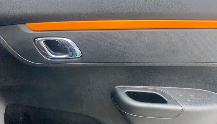 2019 Renault Kwid CLIMBER 1.0 AMT (O), Petrol, Automatic, 36,928 km, Driver Side Door Panels Control