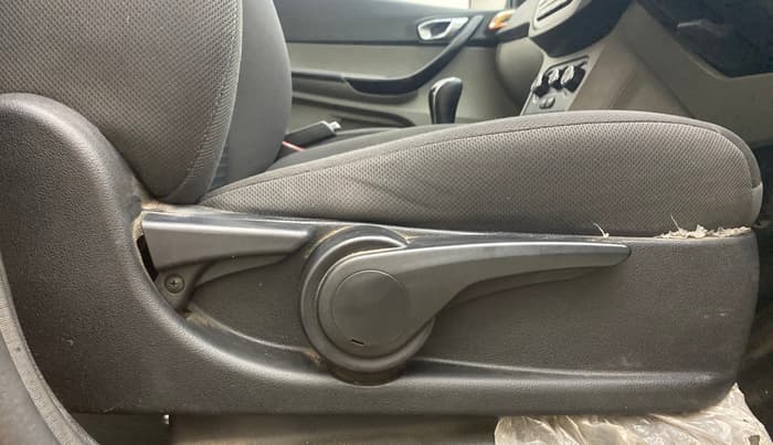 2017 Tata Tiago XZ PETROL, Petrol, Manual, 48,052 km, Driver Side Adjustment Panel