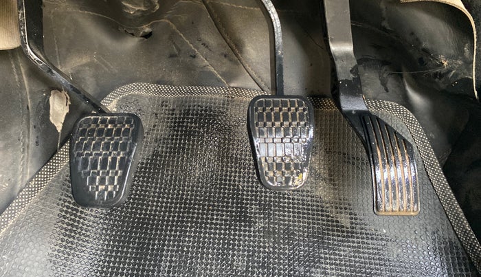 2022 Tata NEXON XZ PLUS (PREMIUM) KAZIRANGA PETROL, CNG, Manual, 97,980 km, Pedals