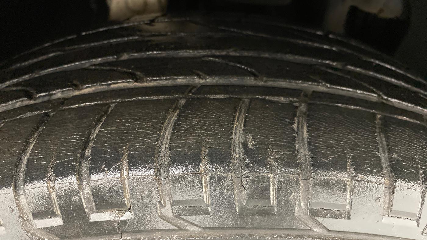 2018 Mahindra MARAZZO M8 7 STR, Diesel, Manual, 25,614 km, Right Front Tyre Tread