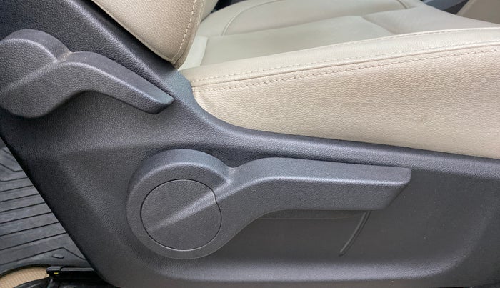 2018 Mahindra MARAZZO M8 7 STR, Diesel, Manual, 25,614 km, Driver Side Adjustment Panel