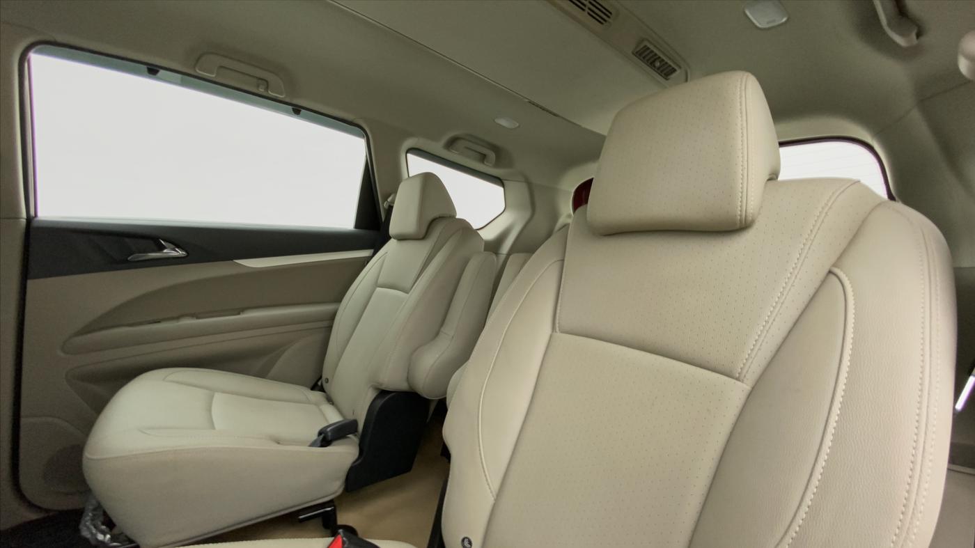 2018 Mahindra MARAZZO M8 7 STR, Diesel, Manual, 25,614 km, Right Side Rear Door Cabin