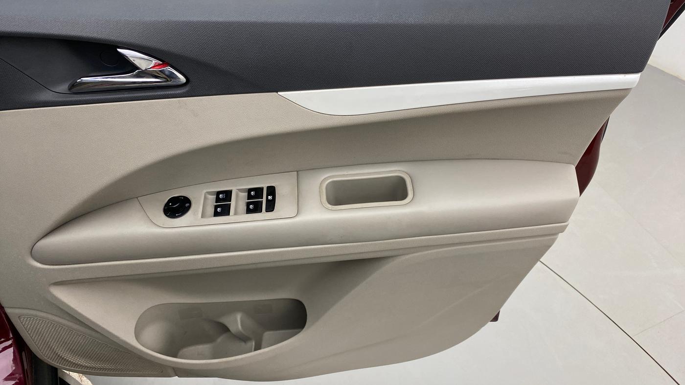 2018 Mahindra MARAZZO M8 7 STR, Diesel, Manual, 25,614 km, Driver Side Door Panels Control