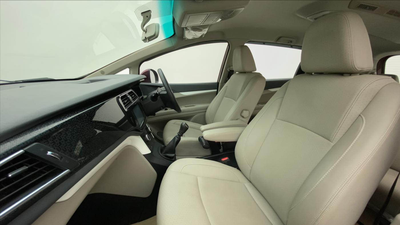 2018 Mahindra MARAZZO M8 7 STR, Diesel, Manual, 25,614 km, Right Side Front Door Cabin