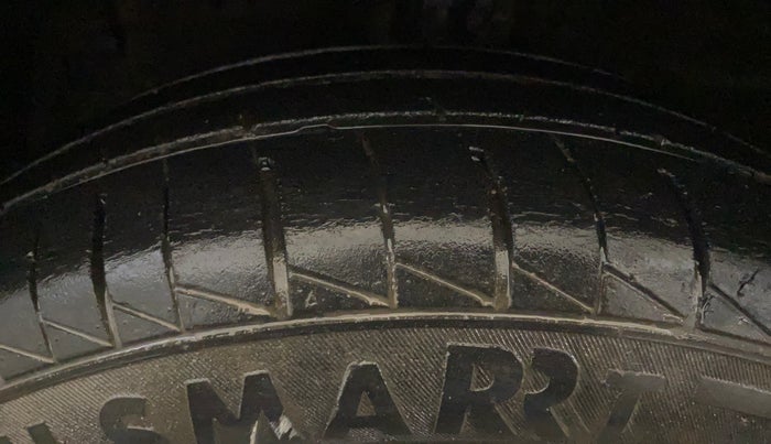 2014 Maruti Ertiga VXI CNG, CNG, Manual, 83,670 km, Left Front Tyre Tread