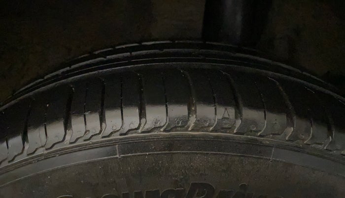 2014 Maruti Ertiga VXI CNG, CNG, Manual, 83,670 km, Left Rear Tyre Tread