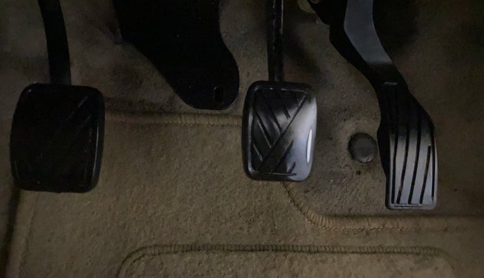 2014 Maruti Ertiga VXI CNG, CNG, Manual, 83,670 km, Pedals