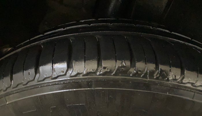 2014 Maruti Ertiga VXI CNG, CNG, Manual, 83,670 km, Right Rear Tyre Tread