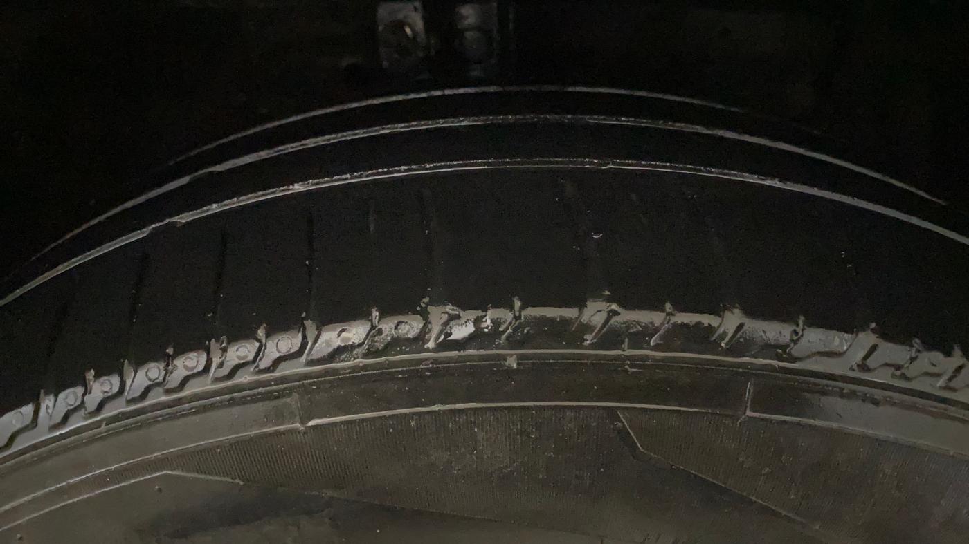 2014 Maruti Ertiga VXI CNG, CNG, Manual, 84,252 km, Right Front Tyre Tread