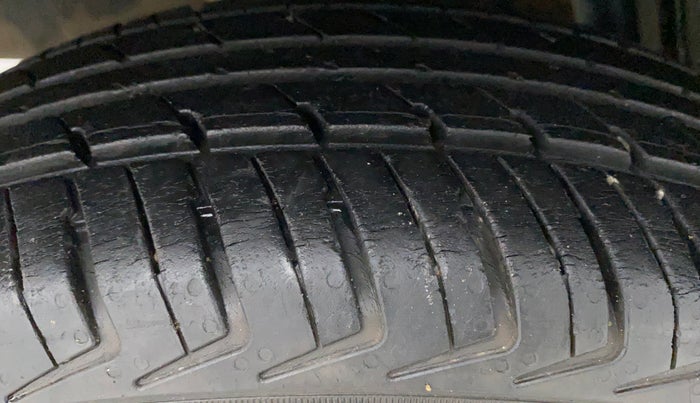 2016 Renault Kwid RXT 1.0 AMT (O), Petrol, Automatic, 26,388 km, Right Rear Tyre Tread