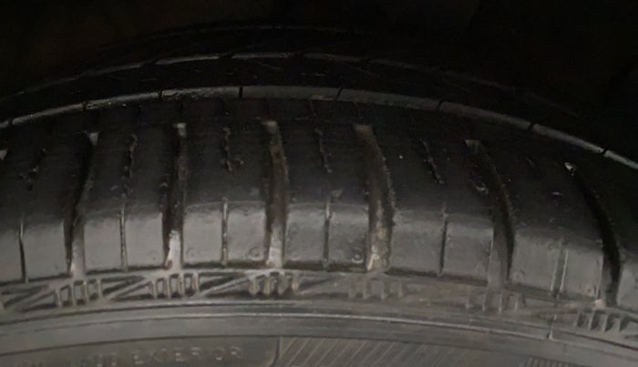 2018 Hyundai Grand i10 SPORTZ AT 1.2 KAPPA VTVT, Petrol, Automatic, 27,828 km, Right Rear Tyre Tread