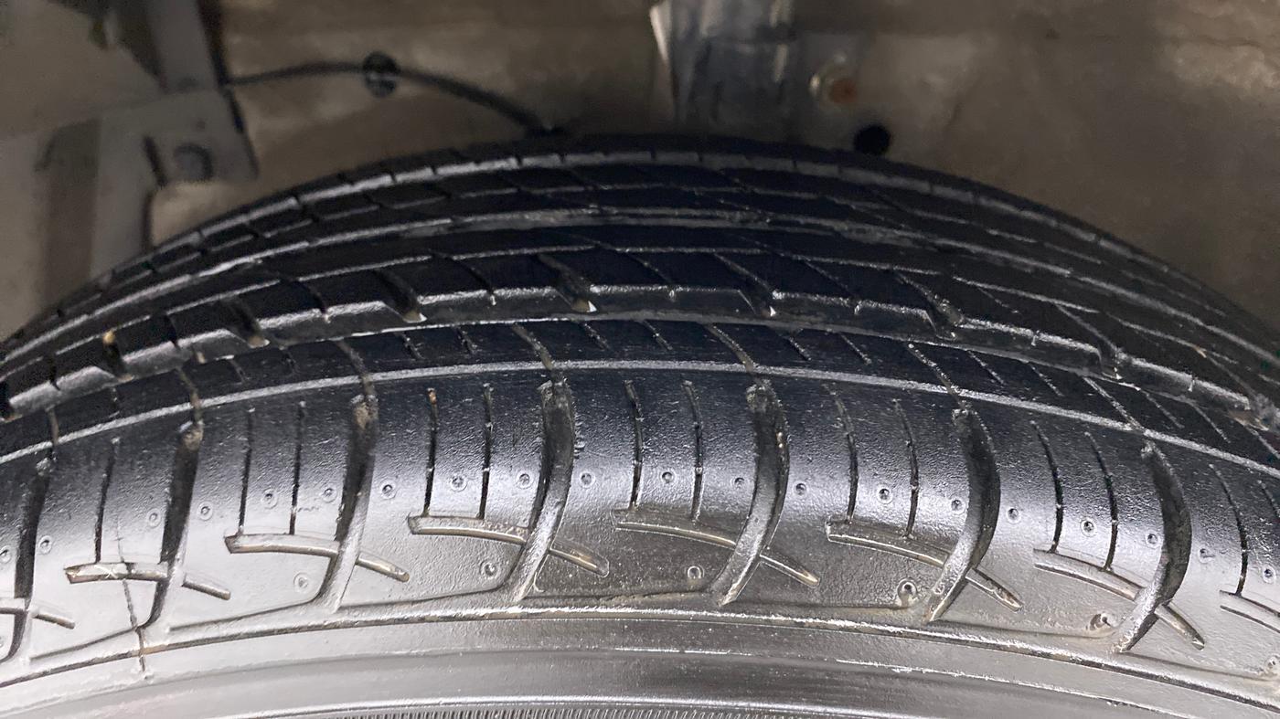 2014 Maruti Swift Dzire ZXI 1.2 BS IV, Petrol, Manual, 80,698 km, Left Front Tyre Tread