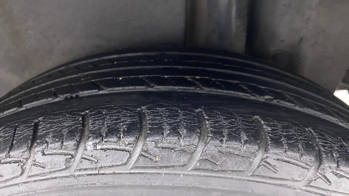 2014 Maruti Swift Dzire ZXI 1.2 BS IV, Petrol, Manual, 80,698 km, Left Rear Tyre Tread