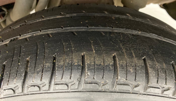 2016 Mahindra Kuv100 K8 D 6 STR, Diesel, Manual, 38,867 km, Left Rear Tyre Tread