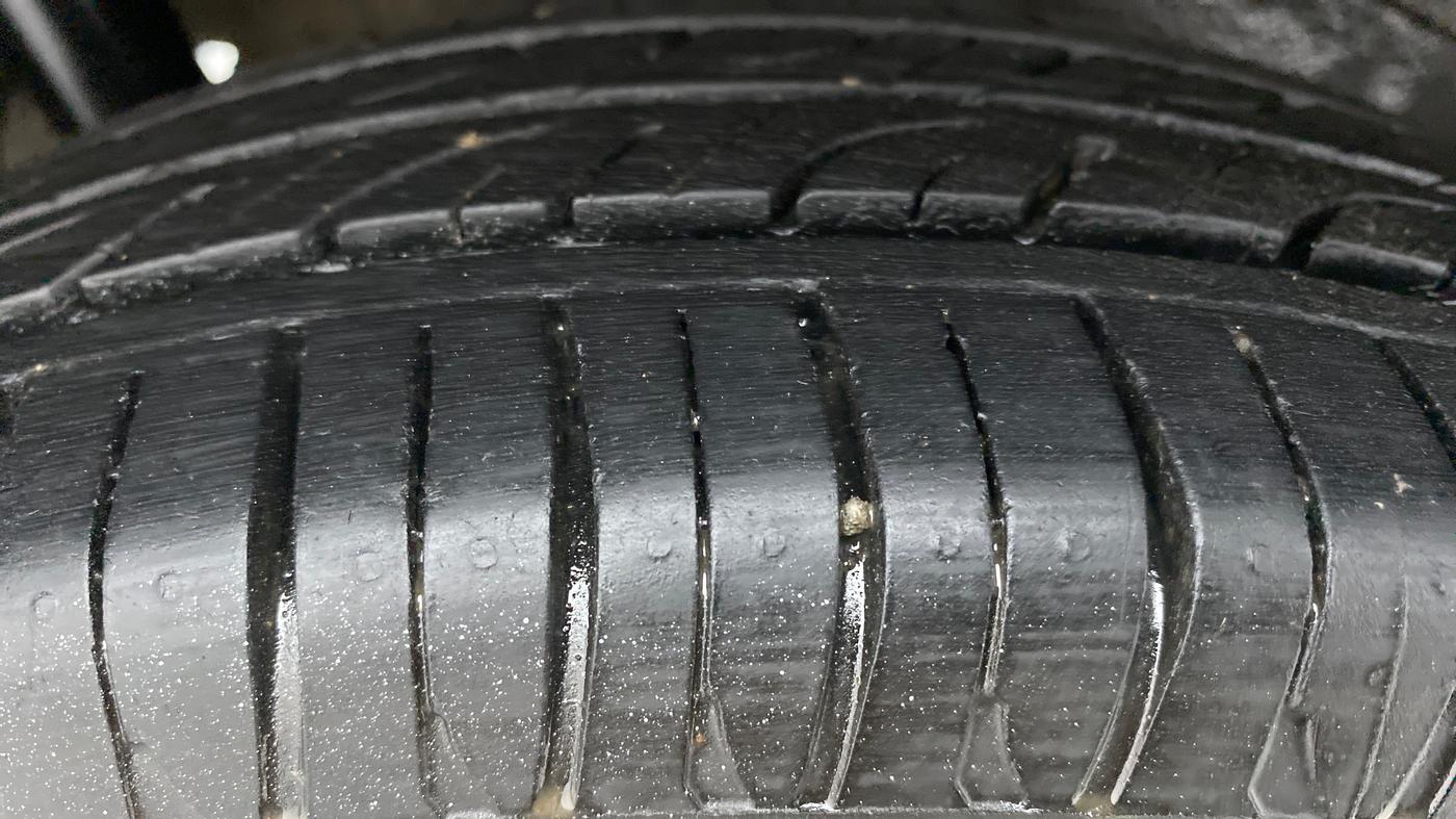 2016 Maruti Wagon R 1.0 VXI AMT, Petrol, Automatic, 57,286 km, Right Rear Tyre Tread