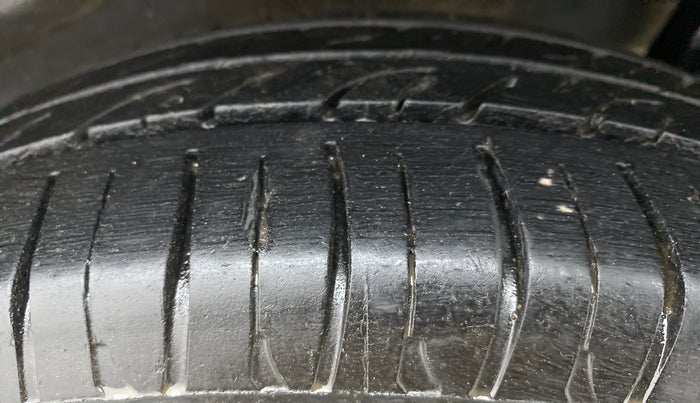 2016 Maruti Wagon R 1.0 VXI AMT, Petrol, Automatic, 57,286 km, Left Rear Tyre Tread