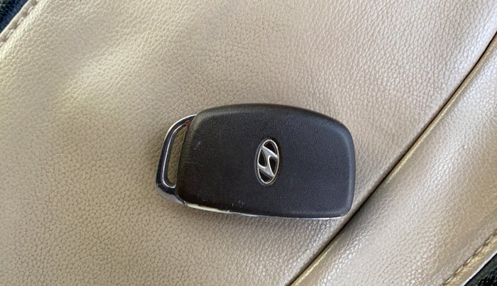 2014 Hyundai Grand i10 ASTA (O) 1.2 KAPPA VTVT, Petrol, Manual, 81,979 km, Key Close Up