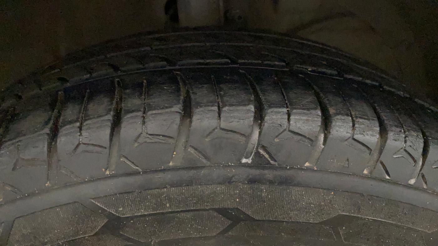 2020 Maruti Ertiga VXI SHVS, Petrol, Manual, 94,290 km, Right Front Tyre Tread